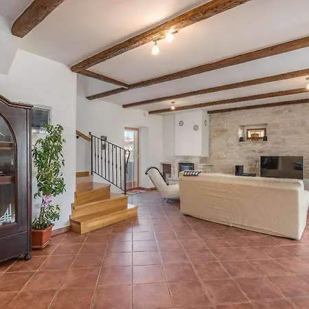 Villa Peresiji *